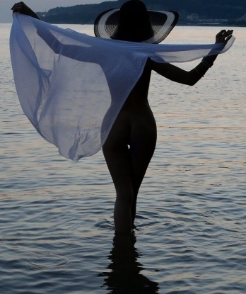 У меня есть все, чтобы сделать твое время со мной незабываемым - страсть, чувственность и безудержное желание удовлетворить тебя. Мои услуги включают классический секс, оральные ласки, эротический массаж и многое другое. Мои фото 100% реальны и я обещаю, что ты останешься доволен. Позволь мне увести тебя в мир наслаждения и желания. Жду тебя в Москве! 😘💋 2401, 35 лет